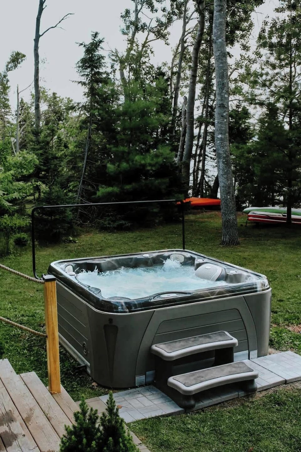 Outdoor spa tub