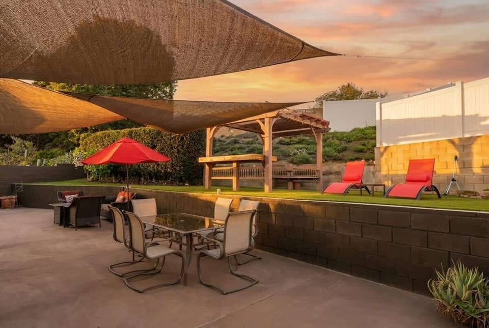 Outdoor lounge perfect for sunny afternoons ☀️🍹