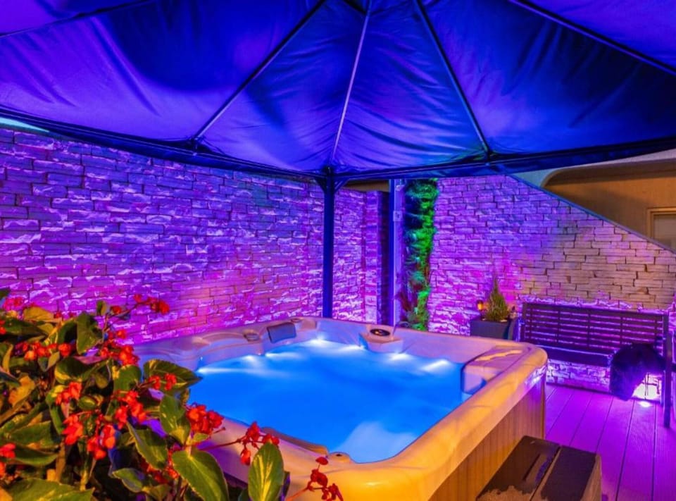 Spa tub
