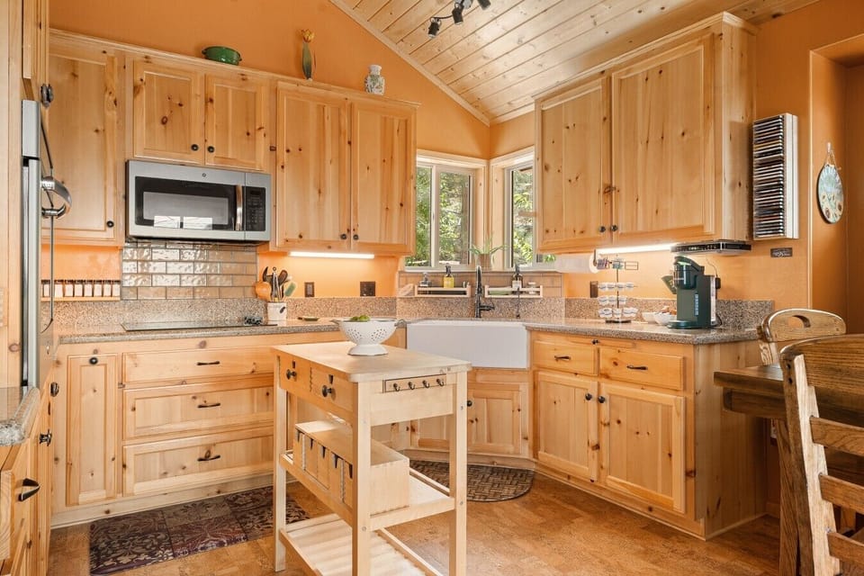 Fully stocked kitchen with all of the essentials!