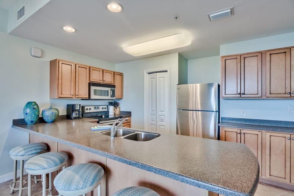 Kitchen has pantry, lots of cabinets, and a breakfast bar