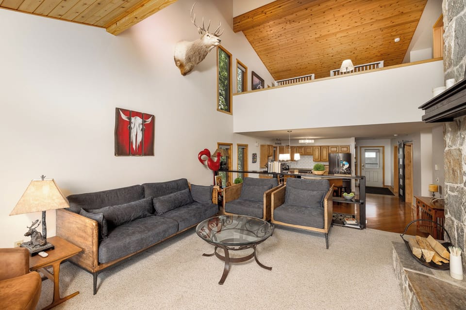 Comfy seating for 6 | Main Level