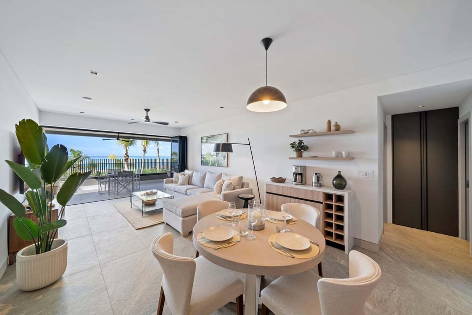 Direct access from the patio to the beach