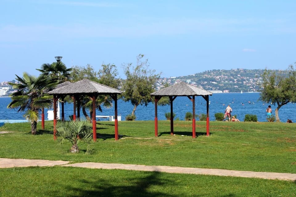 Nearby beaches