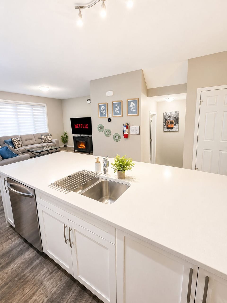 Opposite side of kitchen