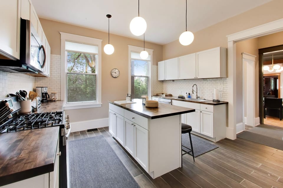 Lower Unit - Kitchen
