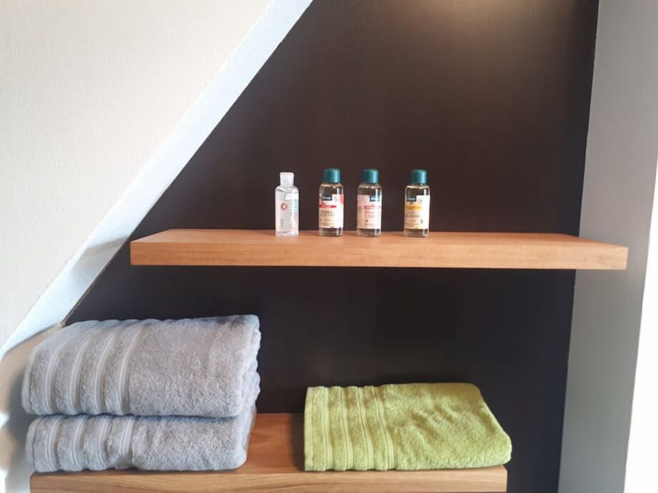 Bathroom amenities