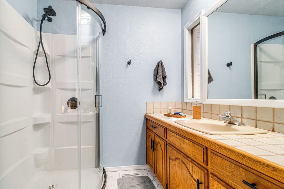 En-Suite Bathroom | Towels & Linens Provided