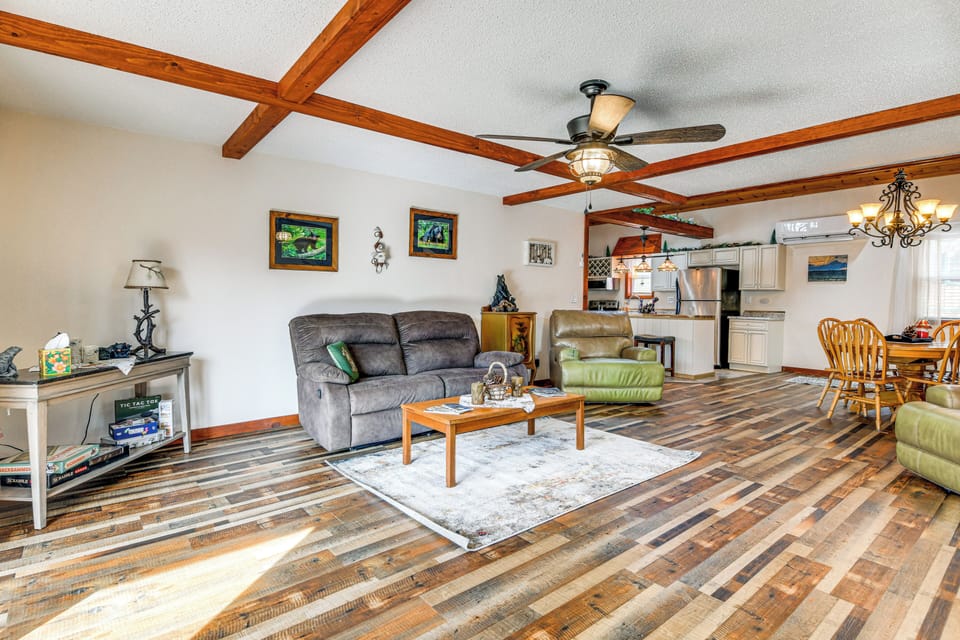 Cabin 1 | Living Room | 1st Floor