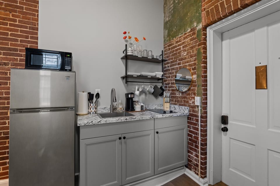 Kitchenette with full sized fridge 
