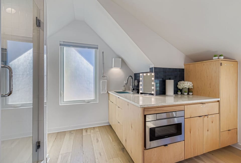 Guest House Upstairs Mini-Kitchenette with Microwave