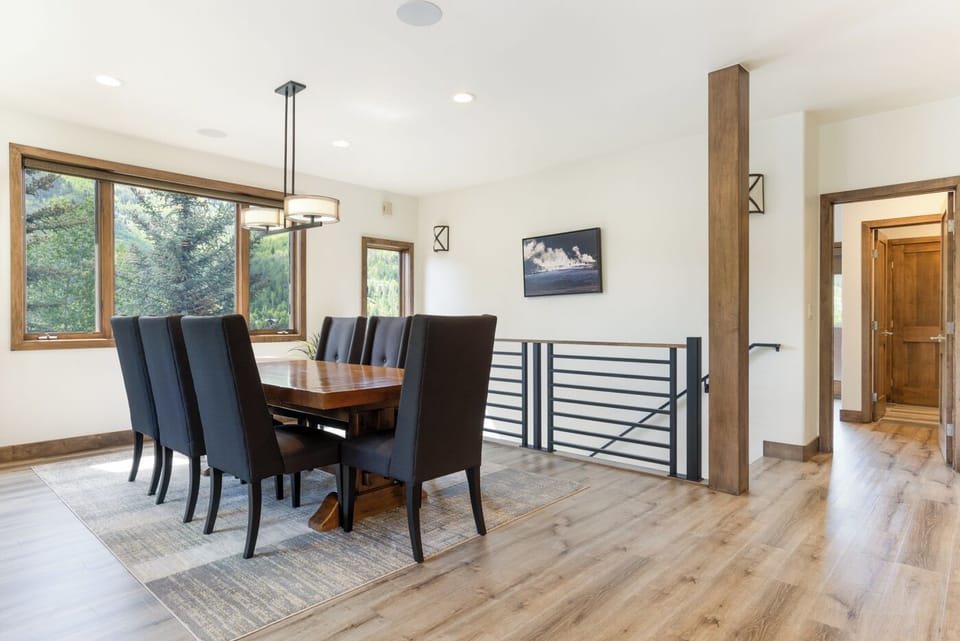 Dining Table/Stairs