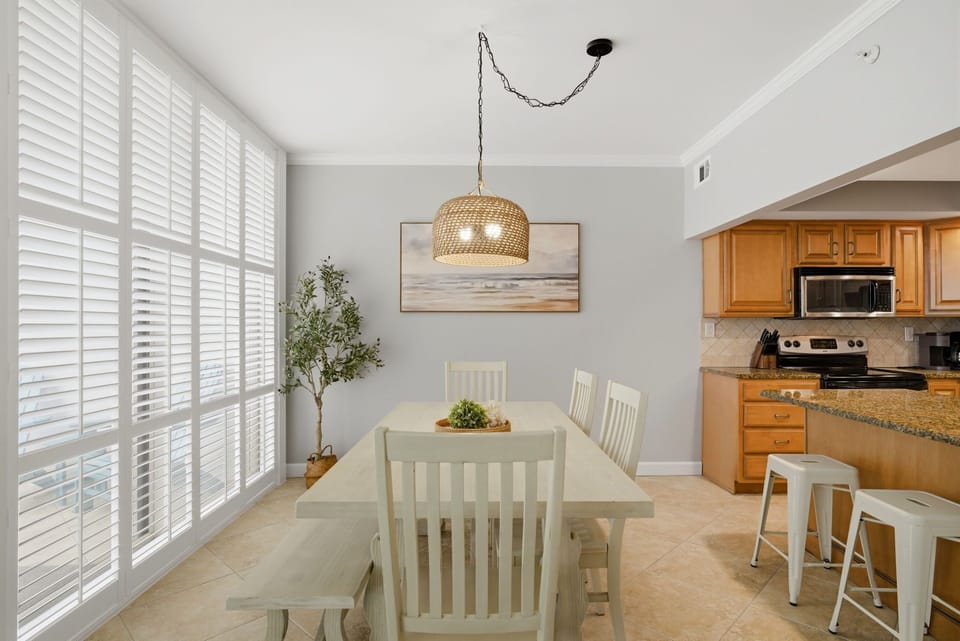 Seating for six at the dining table