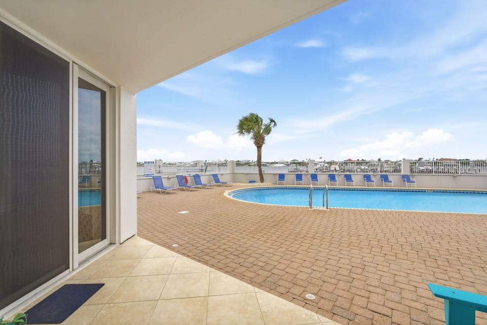 Poolside Private Patio
