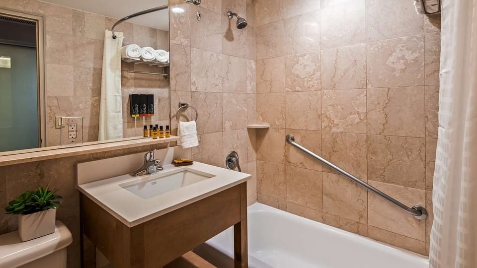 Refresh after the beach in a bright, spotless bath.