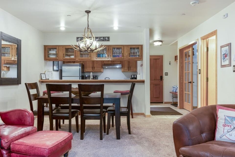 4 person dining table