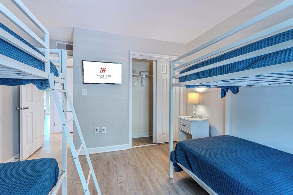Comfortable bunk room offering flexible sleeping arrangements!
