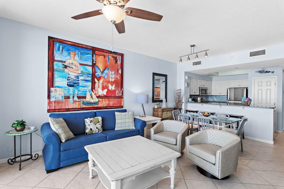 Spacious living area with plenty of seating, Gulf views, 55" Smart TV with easy access to Roku, Prime TV, Netflix, and more!