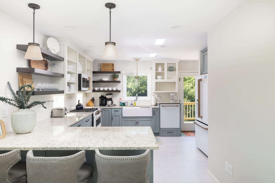 Fully Stocked Kitchen w/ Fridge, Dishwasher, Microwave, Toaster, Coffee Maker