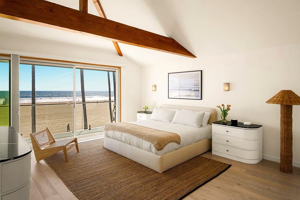Oceanfront 4 Bedroom Home Venice Beach - Primary Bedroom with Beamed Ceiling and Ocean Views