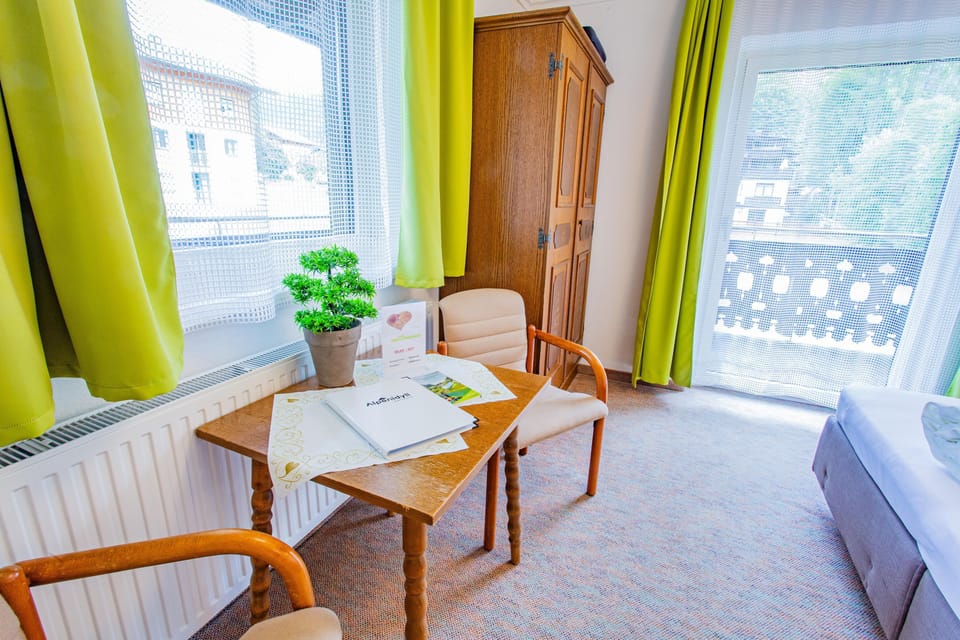 Bedroom with access to the balcony