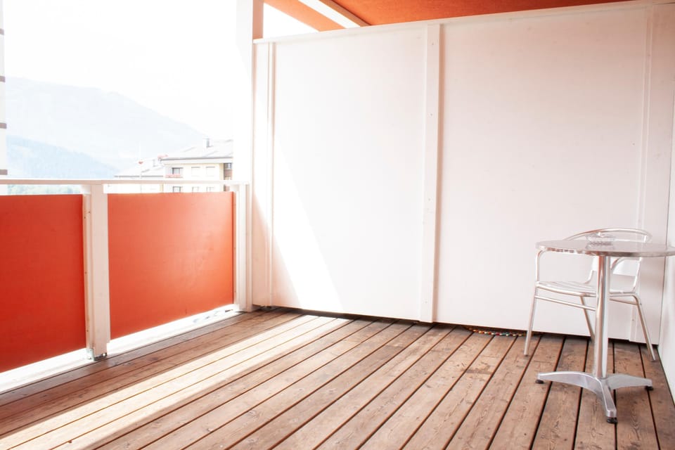 Balcony with seating