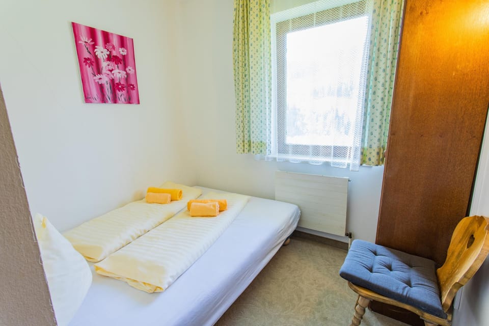 Bedroom 2, small double bed