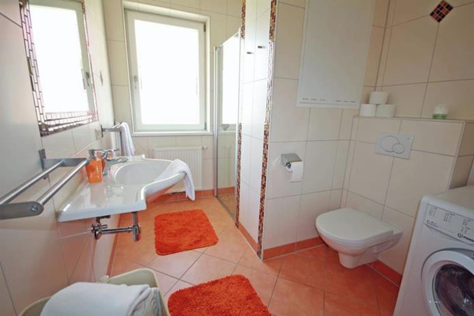 Bathroom with washingmachine