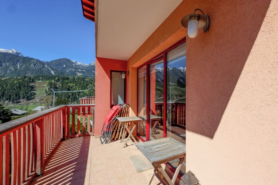 Balcony with seating
