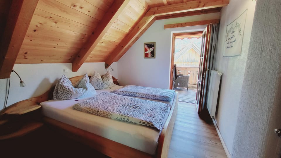 bedroom 2, Double bed, access to balcony