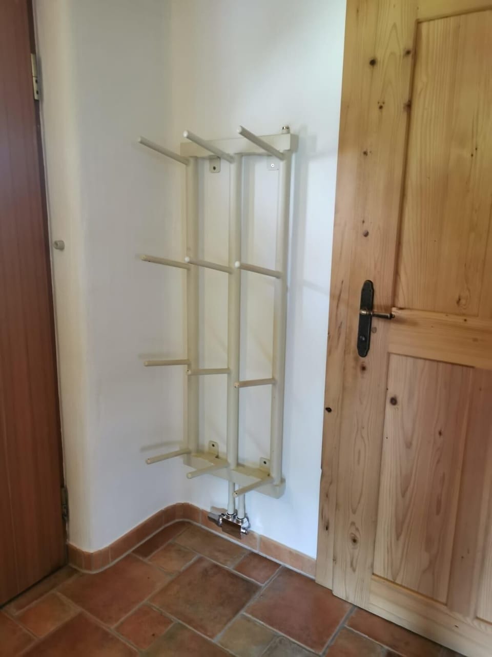 Entrance area with shoe dryer
