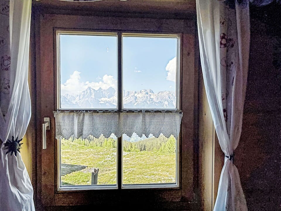 Curtain, Window Treatment, Window Covering, Daylighting, Winter, Shade, Window Valance