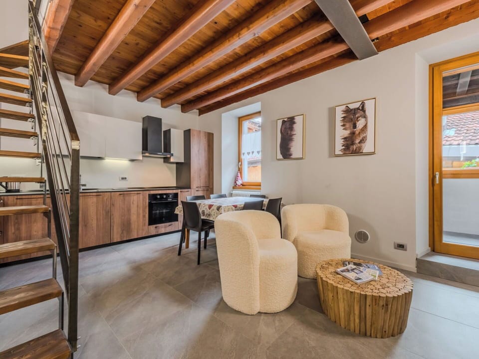 Wood, Flooring, Interior Design, Floor, Wood Flooring, Home, Apartment, Ceiling, Hardwood, Wood Stain
