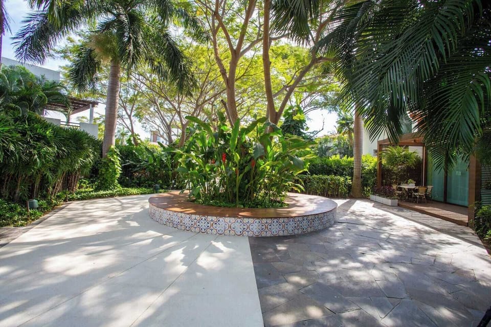 En el sitio,Alrededores,Area de estar,Área y comodidades,Fachada / Terraza,Hora del día,Jardin,Paisaje natural,Pátio,Punto de referencia cerca,Ubicación,Vista (de la propiedad / habitación),Vista del Jardín,Vista del punto de referencia