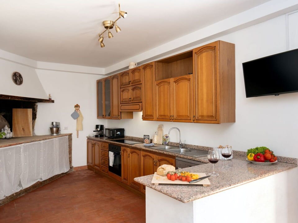 Kitchen, Cabinetry, Furniture, Countertop, Interior Design, Flooring, Wood, Kitchen Appliance, Floor, Ceiling