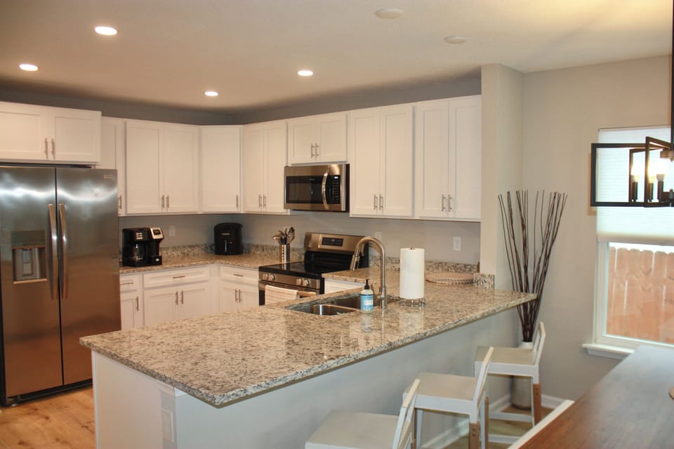 Full kitchen