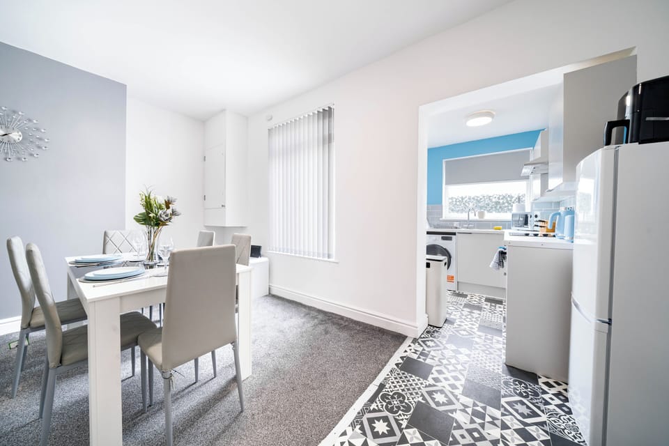 View showing stoning open kitchen and dining area