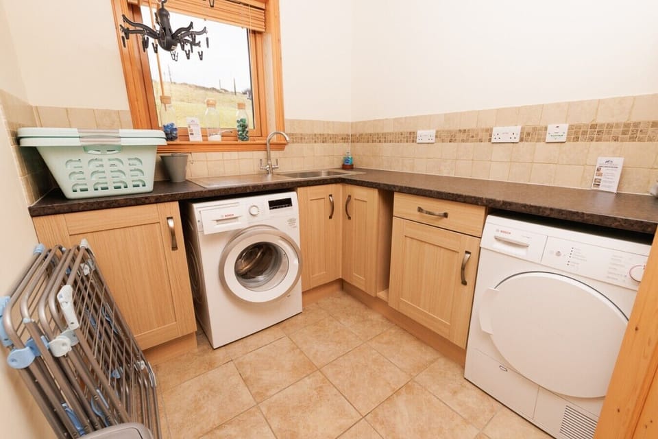 Washing machine and tumble dryer