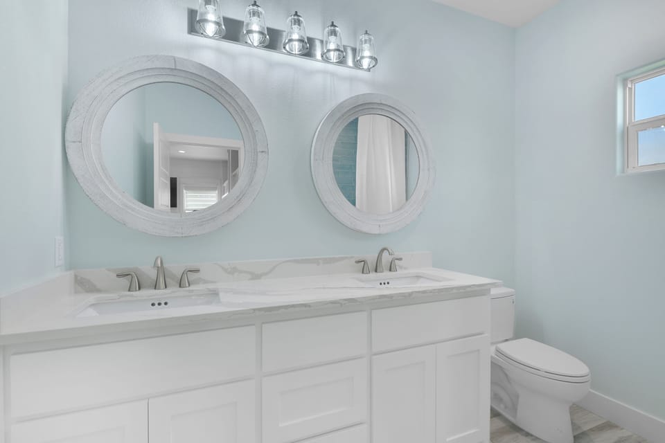 Bathrooms: Elegant ensuite with beachy vibes and convenient dual sinks!