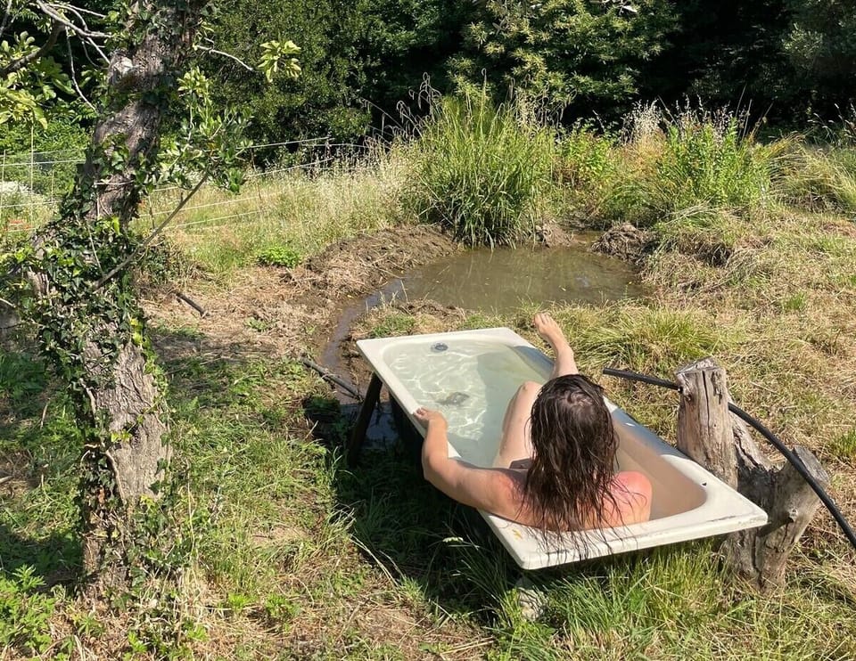 Outdoor spa tub