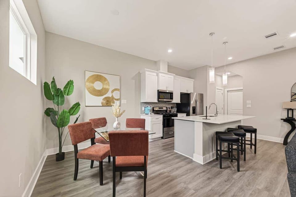 Dining Nook: Stylish dining area with chic furniture and modern kitchen views, perfect for gatherings!