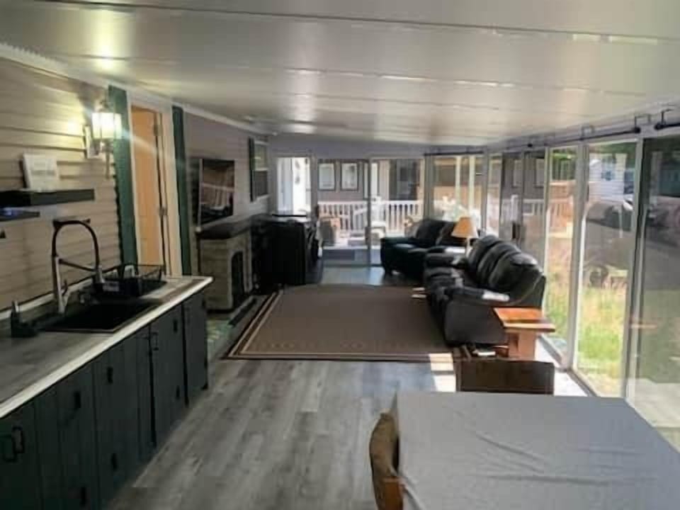 Add on room, living area