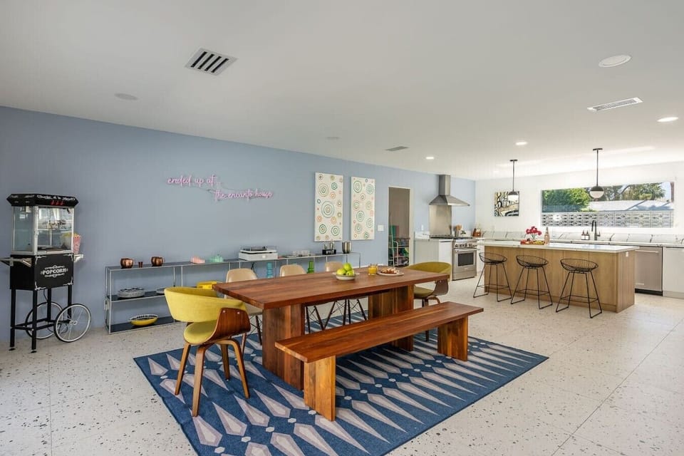 Dining area: 8-person dining table