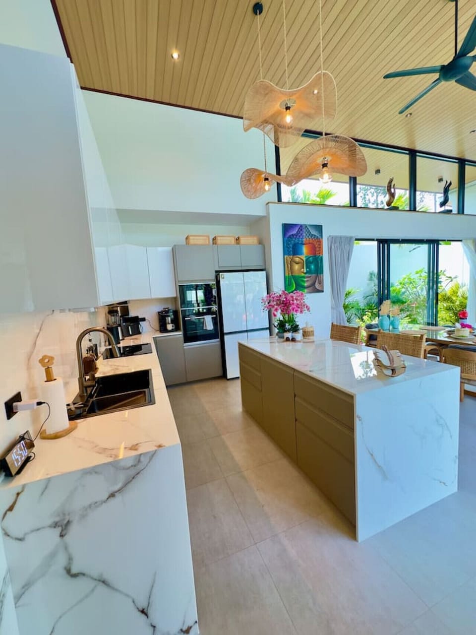 Bright kitchen with marble island and tropical greenery – Villa Amala pool villa in Mae Nam, Koh Samui.