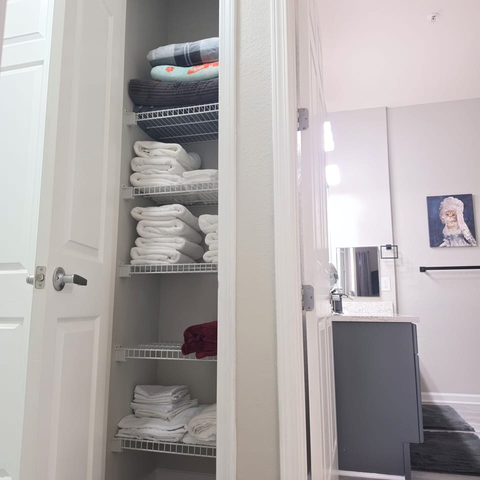 Linen closet to shared rooms (freshly washed and bleached) 
