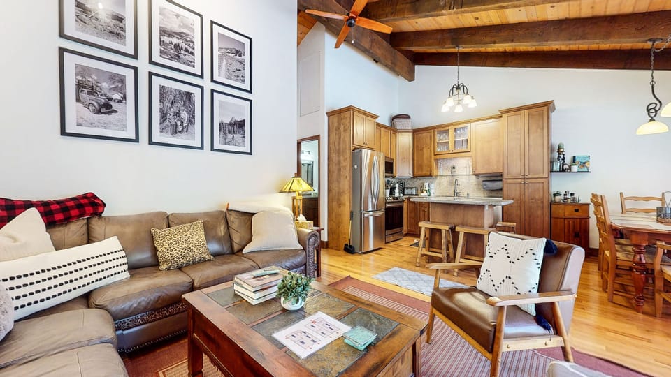Home Decor, Indoors, Furniture, Living Room, Table