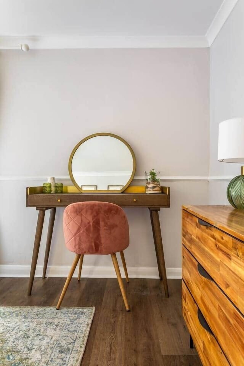 Vanity table with mirror 