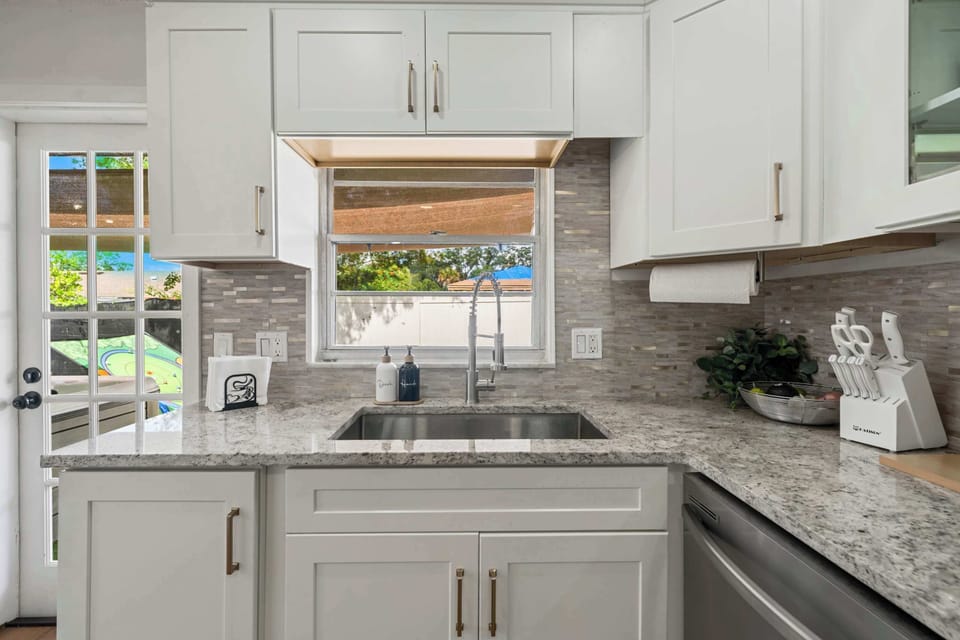 Spacious kitchen with granite counters & garden window