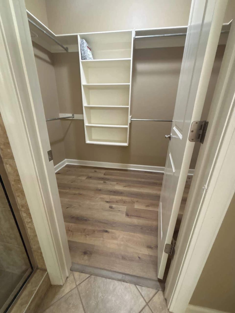 Upstairs 2nd Queen Master Bedroom full closet area