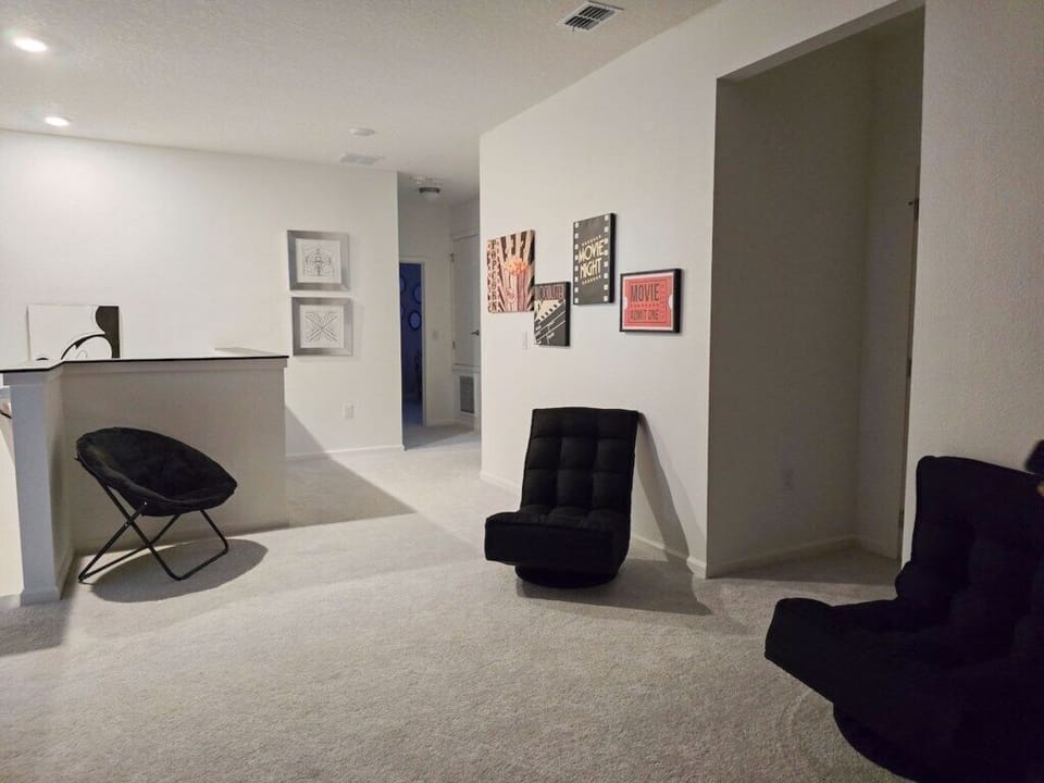 Living room image 5